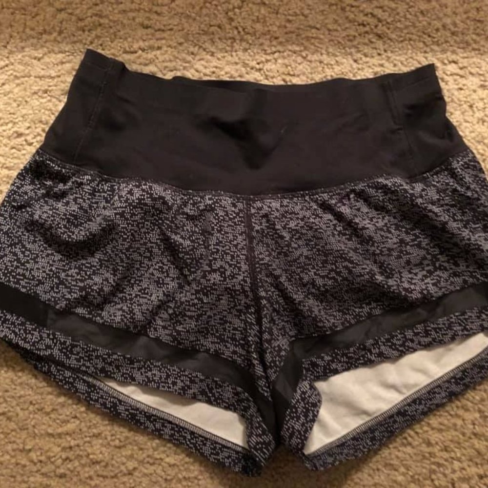 Lululemon 4 inch black and white short